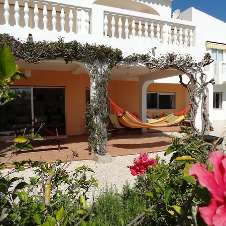 Meia Praia Beach House *